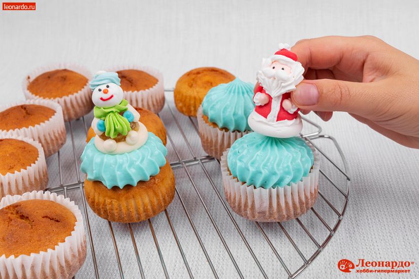 Как сделать праздничные кексы с сахарными фигурками своими руками  фото-мастер-класс от Леонардо