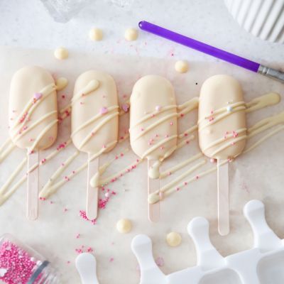 Клубничное мороженое на палочке «Розовый снег» 